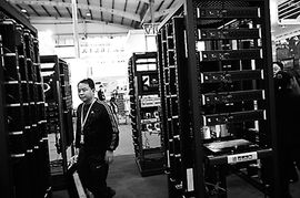 突破电气新研发的专用环境电气设备在京展示
