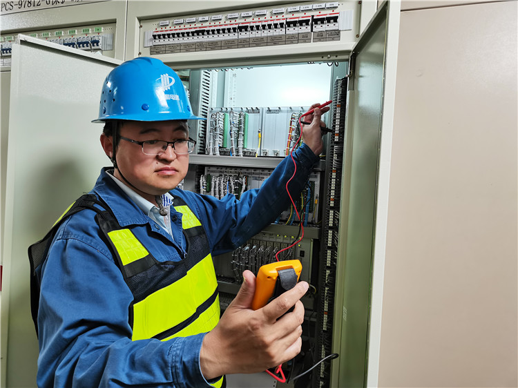 2022年河北大工匠年度人物⑨丨高鹏:维护电网安全运行的创新明星